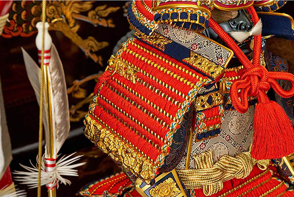 五月人形 久月 久月作 麒麟児大鎧 収納飾り 正絹 朱糸縅 駿河古典蒔絵 春慶塗り 甲冑師 鈴木利光 詳細画像 久月 五月人形 久月作 麒麟児大鎧 収納飾り 正絹 朱糸縅 駿河古典蒔絵 春慶塗り 甲冑師 鈴木利光 詳細画像