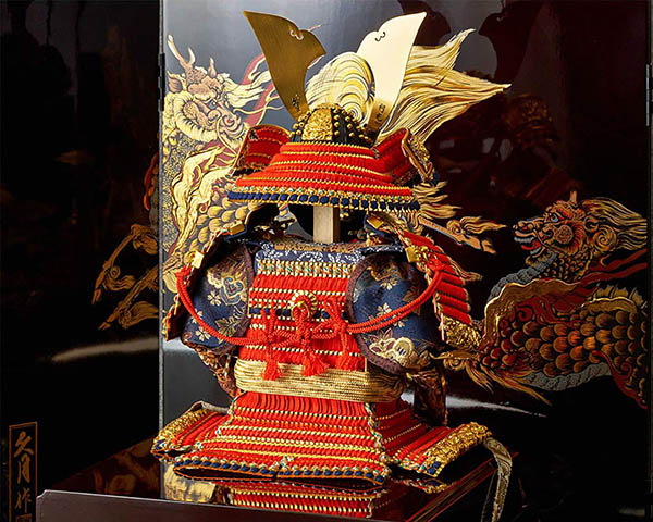 五月人形 久月 久月作 麒麟児大鎧 収納飾り 正絹 朱糸縅 駿河古典蒔絵 春慶塗り 甲冑師 鈴木利光 詳細画像 久月 五月人形 久月作 麒麟児大鎧 収納飾り 正絹 朱糸縅 駿河古典蒔絵 春慶塗り 甲冑師 鈴木利光 詳細画像