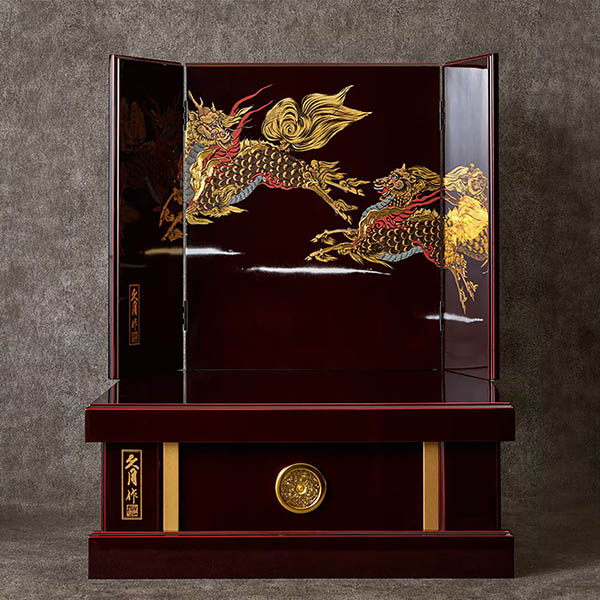 五月人形 久月 久月作 麒麟児大鎧 収納飾り 正絹 朱糸縅 駿河古典蒔絵 春慶塗り 甲冑師 鈴木利光 詳細画像 久月 五月人形 久月作 麒麟児大鎧 収納飾り 正絹 朱糸縅 駿河古典蒔絵 春慶塗り 甲冑師 鈴木利光 詳細画像