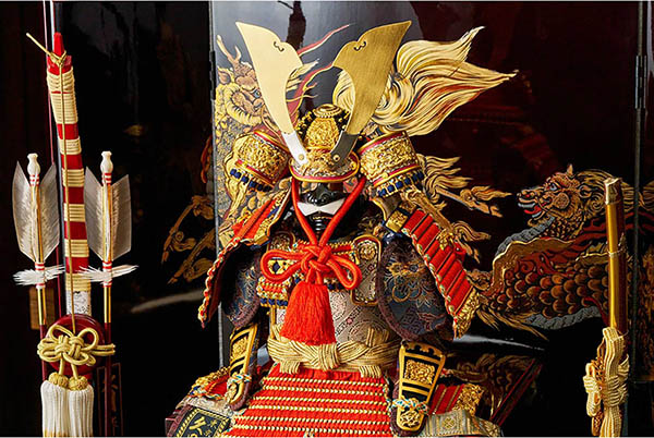 五月人形 久月 久月作 麒麟児大鎧 収納飾り 正絹 朱糸縅 駿河古典蒔絵 春慶塗り 甲冑師 鈴木利光 詳細画像 久月 五月人形 久月作 麒麟児大鎧 収納飾り 正絹 朱糸縅 駿河古典蒔絵 春慶塗り 甲冑師 鈴木利光 詳細画像