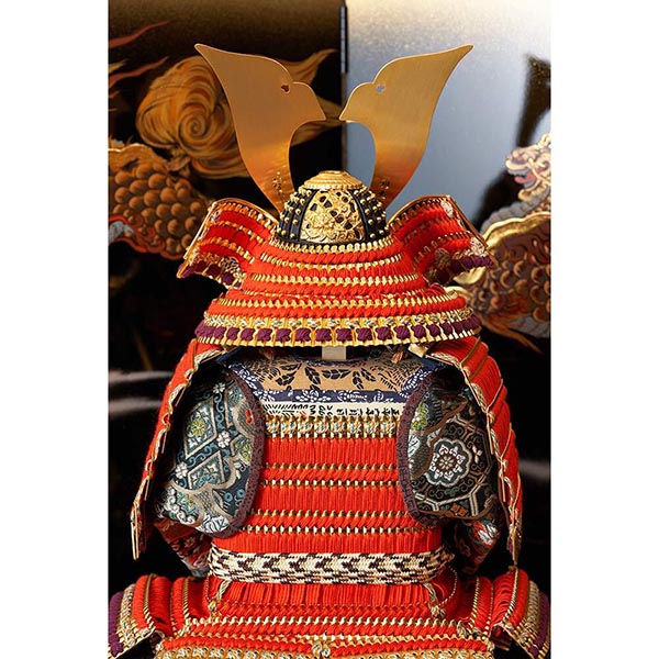 五月人形 久月 久月作 麒麟児大鎧 高床台飾り 正絹 朱糸縅 麒麟児二曲屏風 甲冑師 鈴木利光 詳細画像 久月 五月人形 久月作 麒麟児大鎧 高床台飾り 正絹 朱糸縅 麒麟児二曲屏風 甲冑師 鈴木利光 詳細画像