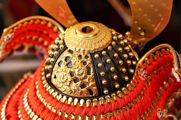 五月人形 久月 久月作 麒麟児大鎧 高床台飾り 正絹 朱糸縅 麒麟児二曲屏風 甲冑師 鈴木利光 詳細画像 久月 五月人形 久月作 麒麟児大鎧 高床台飾り 正絹 朱糸縅 麒麟児二曲屏風 甲冑師 鈴木利光 詳細画像