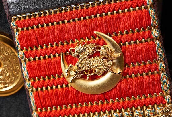 五月人形 久月 久月作 麒麟児大鎧 高床台飾り 正絹 朱糸縅 麒麟児二曲屏風 甲冑師 鈴木利光 詳細画像 久月 五月人形 久月作 麒麟児大鎧 高床台飾り 正絹 朱糸縅 麒麟児二曲屏風 甲冑師 鈴木利光 詳細画像