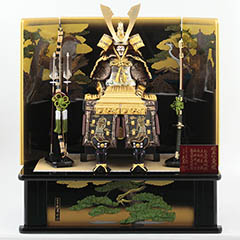 五月人形: 久月作 彫金仁王大鎧 高床台飾り 正絹 緋縅 駿河古典蒔絵 甲冑師 鈴木利光 【D-16】