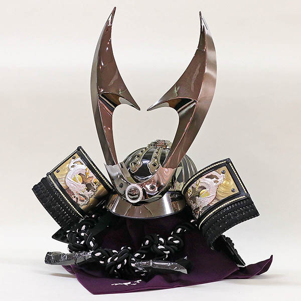 五月人形 久月 久月 着用兜 収納飾り 黒糸縅 彫金龍虎二曲 収納箱 詳細画像 久月 五月人形 久月 着用兜 収納飾り 黒糸縅 彫金龍虎二曲 収納箱 詳細画像