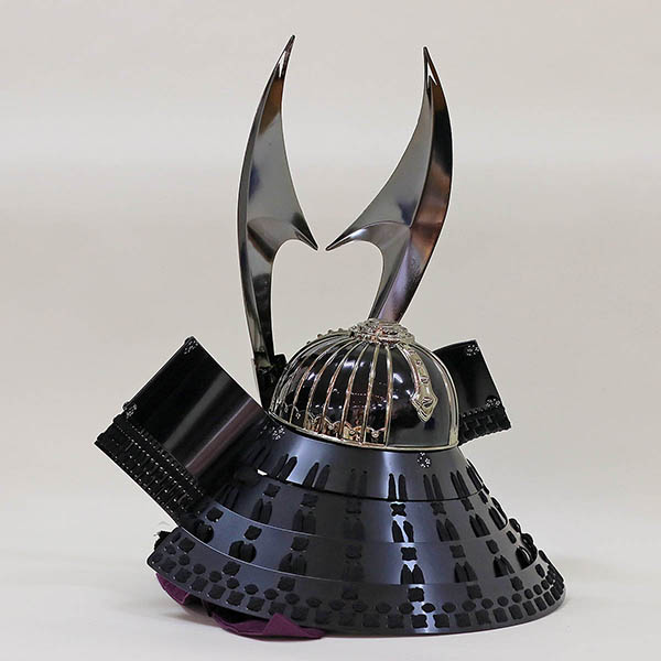 五月人形 久月 久月 着用兜 収納飾り 黒糸縅 彫金龍虎二曲 収納箱 詳細画像 久月 五月人形 久月 着用兜 収納飾り 黒糸縅 彫金龍虎二曲 収納箱 詳細画像