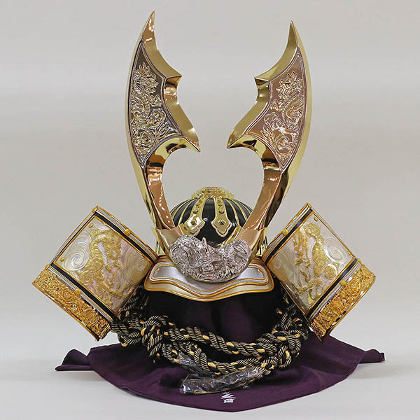 久月　 五月人形　久月 着用兜 収納飾り 黒糸縅 雲竜二曲 収納箱　詳細画像