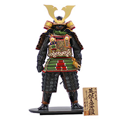 五月人形: 中村宗光作 英傑 立ち姿 鎧飾り 正絹 萌黄沢瀉縅 久月監製 【D-87】