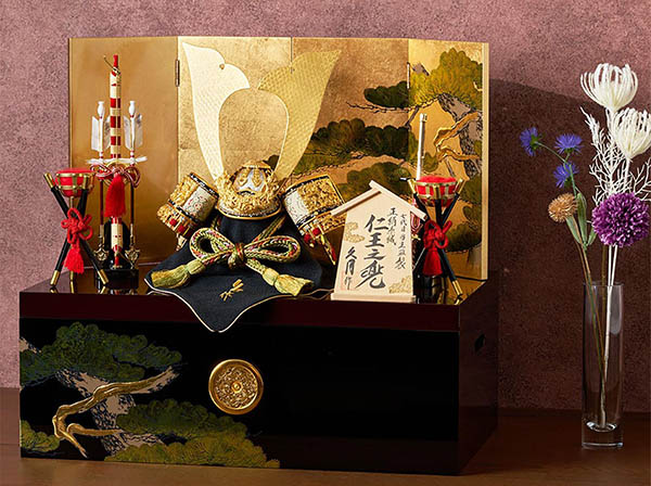 五月人形 久月 久月作 仁王之兜 収納飾り 正絹 萌黄裾濃縅 甲冑師 鈴木利光 久月当主監製 詳細画像 久月 五月人形 久月作 仁王之兜 収納飾り 正絹 萌黄裾濃縅 甲冑師 鈴木利光 久月当主監製 詳細画像