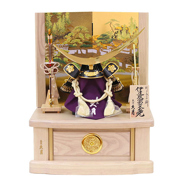 久月 戦国武将 兜 収納飾り 正絹 白糸縅 伊達政宗公 駿河古典蒔絵 白木 木目 【D-44】