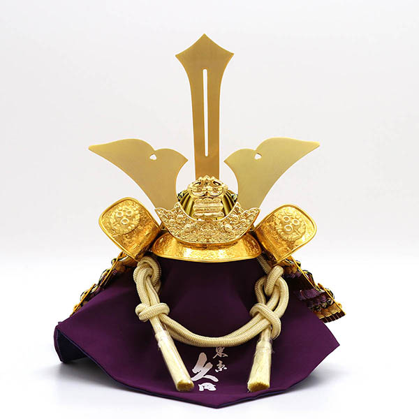 五月人形 久月 久月 戦国武将 兜 収納飾り 正絹 色々縅 毛利元就公 駿河古典蒔絵 白木 木目 詳細画像 久月 五月人形 久月 戦国武将 兜 収納飾り 正絹 色々縅 毛利元就公 駿河古典蒔絵 白木 木目 詳細画像