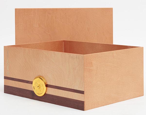 久月　 五月人形　銘木 栃 兜 二引 収納飾り 正絹 茶糸裾後縅 白木 木目　詳細画像