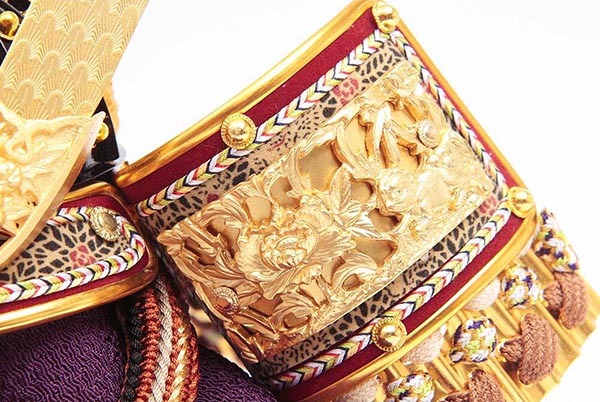 久月　 五月人形　銘木 栃 兜 二引 収納飾り 正絹 茶糸裾後縅 白木 木目　詳細画像