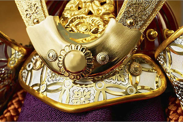 久月　 五月人形　銘木 ウォールナット 兜 二引き 収納飾り 正絹 薄茶糸縅 木目　詳細画像