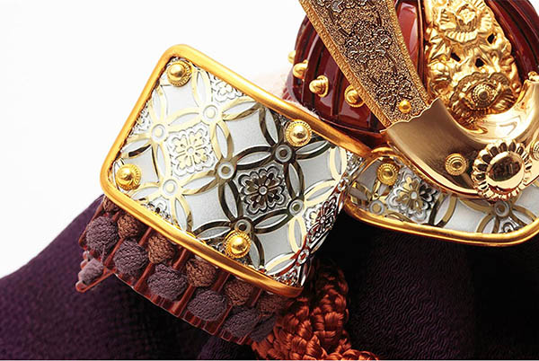 久月　 五月人形　銘木 ウォールナット 兜 二引き 収納飾り 正絹 薄茶糸縅 木目　詳細画像