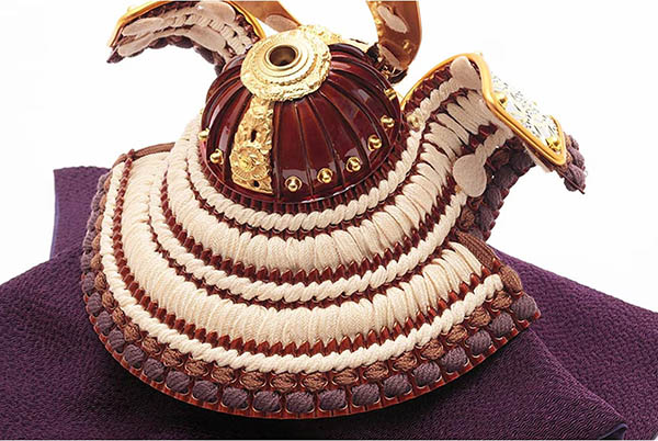 久月　 五月人形　銘木 ウォールナット 兜 二引き 収納飾り 正絹 薄茶糸縅 木目　詳細画像