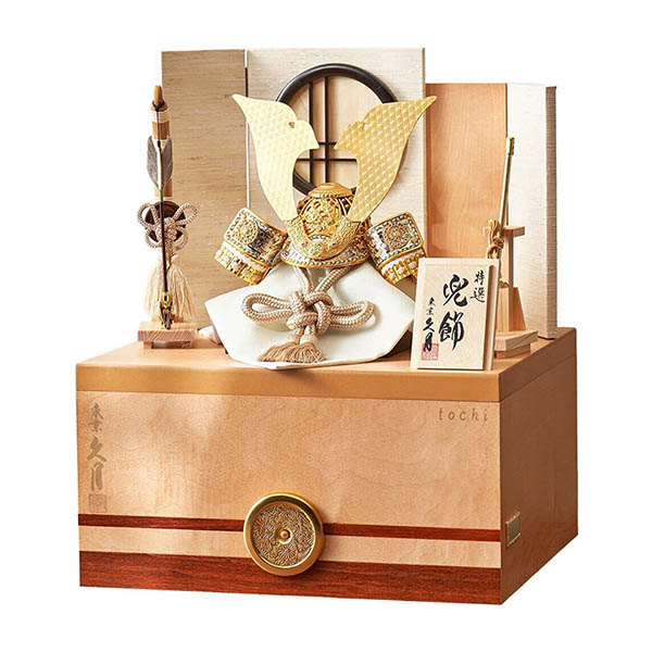 久月　 五月人形　鈴木利光作 銘木 栃 兜 二引き 収納飾り 正絹 薄茶中白縅 久月監製 白木 木目　詳細画像