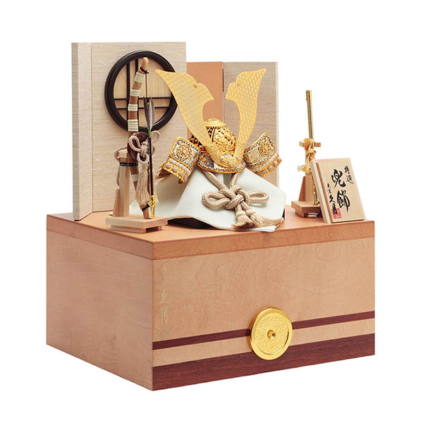 久月　 五月人形　鈴木利光作 銘木 栃 兜 二引き 収納飾り 正絹 薄茶中白縅 久月監製 白木 木目　詳細画像