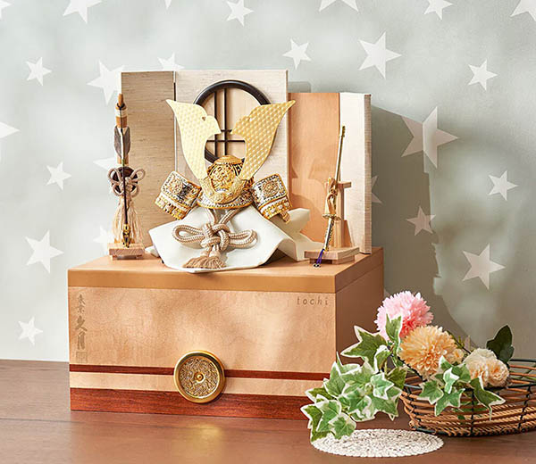 久月　 五月人形　鈴木利光作 銘木 栃 兜 二引き 収納飾り 正絹 薄茶中白縅 久月監製 白木 木目　詳細画像