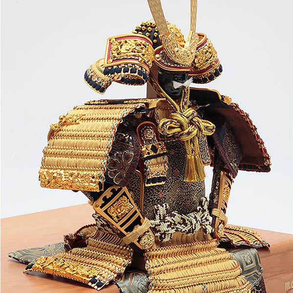 五月人形 久月 鈴木利光作 大鎧収納飾り 正絹緋縅 久月監製 詳細画像 久月 五月人形 鈴木利光作 大鎧収納飾り 正絹緋縅 久月監製 詳細画像