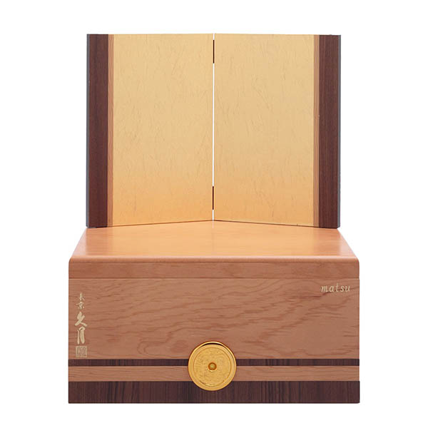 五月人形 久月 鈴木利光作 大鎧収納飾り 正絹緋縅 久月監製 詳細画像 久月 五月人形 鈴木利光作 大鎧収納飾り 正絹緋縅 久月監製 詳細画像