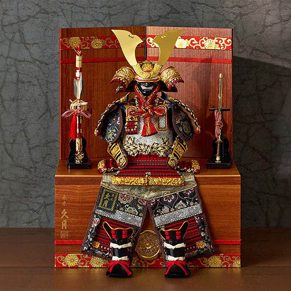 久月　 五月人形　中村宗光作 銘木 花梨 鎧 二引き 収納飾り 正絹 紅雅茜縅 久月監製 木目　詳細画像