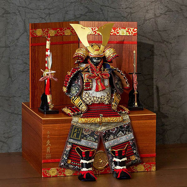 久月　 五月人形　中村宗光作 銘木 花梨 鎧 二引き 収納飾り 正絹 紅雅茜縅 久月監製 木目　詳細画像