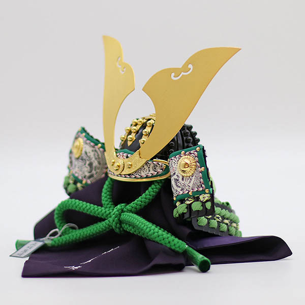 久月　 五月人形　加藤峻厳作 兜 収納飾り 萌黄裾濃縅 貼り合わせ小札 久月監製 黒ツヤ木目針松 収納箱　詳細画像