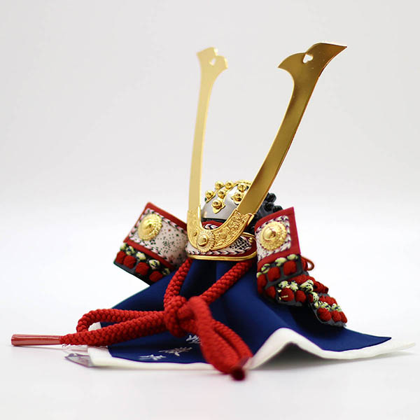 久月　 五月人形　加藤峻厳作 兜 収納飾り 赤糸縅 張り合わせ小札 久月監製 銀箔市松屏風 収納箱　詳細画像