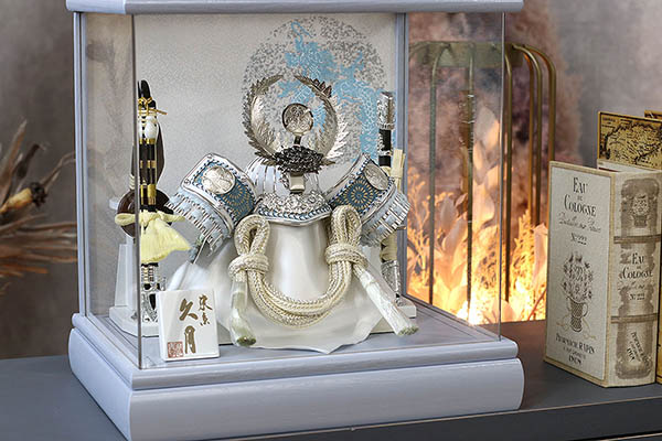 久月　 五月人形　久月 徳川家康公 兜 アクリルケース 取付ケース入り　詳細画像