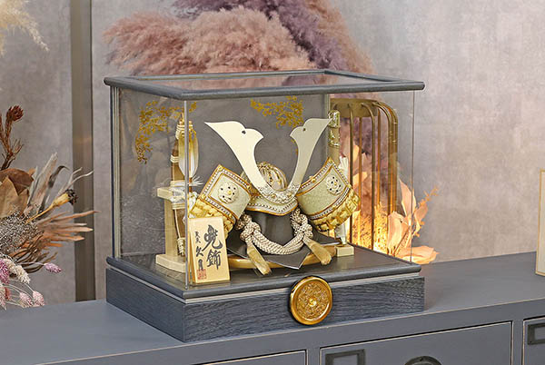 久月　 五月人形　久月 兜飾り 取付ケース入り アクリルケース飾り　詳細画像