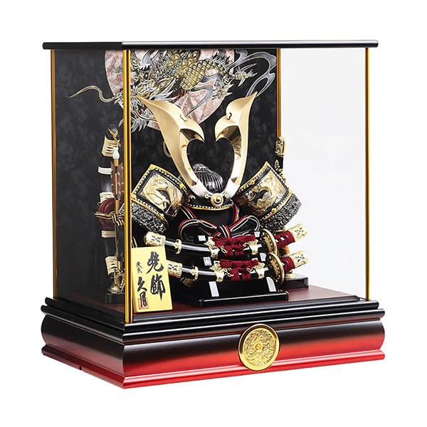 久月　 五月人形　久月 兜 黒赤ぼかし 金彩龍バック ガラスケース 取付ケース入り　詳細画像