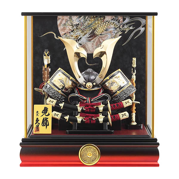 久月 兜 黒赤ぼかし 金彩龍バック ガラスケース 取付ケース入り 【D-100】