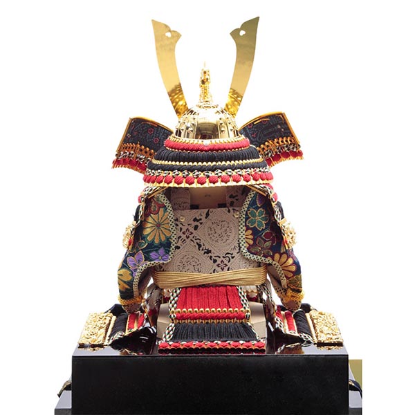 五月人形 久月 久月 鎧 正絹 色々縅 六角 前面アクリルケース 取付ケース入り 詳細画像 久月 五月人形 久月 鎧 正絹 色々縅 六角 前面アクリルケース 取付ケース入り 詳細画像