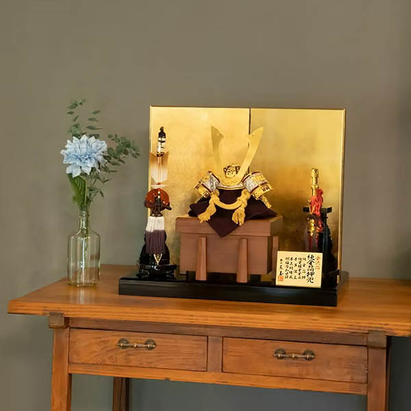 東玉　 五月人形　純金緋縅長鍬 兜 平飾り　詳細画像