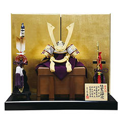 五月人形: 純金緋縅長鍬 兜 平飾り