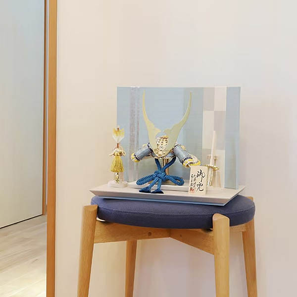 五月人形 東玉 加藤峻成作 彩り 青空 兜 平飾り 詳細画像 東玉 五月人形 加藤峻成作 彩り 青空 兜 平飾り 詳細画像