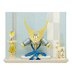 五月人形: 加藤峻成作 彩り 青空 兜 平飾り