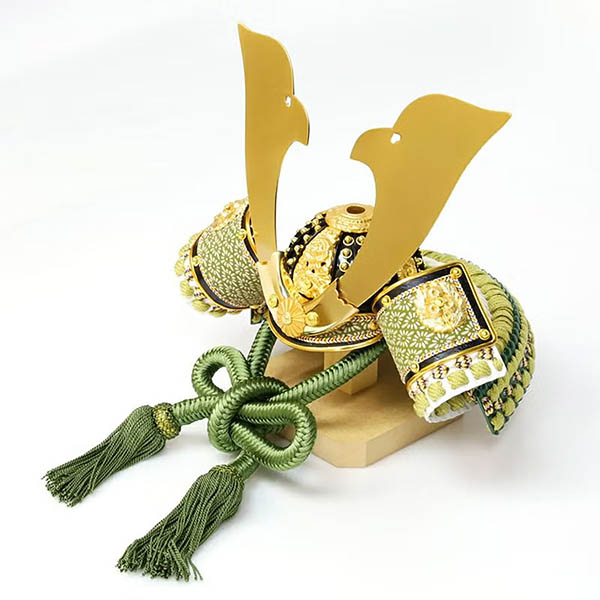 東玉　 五月人形　彩宴 翠玉 すいぎょく 正絹縅 LEDライト付き 兜 平飾り　詳細画像