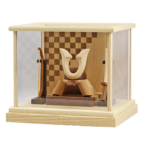 五月人形 WOODY 木製 無垢材の兜 muku (むく) 立体大鍬形 弓・太刀 白木 市松文様 アクリルケース飾り 詳細画像 WOODY 五月人形 木製 無垢材の兜 muku (むく) 立体大鍬形 弓・太刀 白木 市松文様 アクリルケース飾り 詳細画像