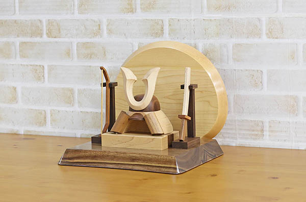 五月人形 WOODY 木製 無垢材の兜 muku (むく) 立体大鍬形 弓・太刀 高級木材使用台屏風セット 詳細画像 WOODY 五月人形 木製 無垢材の兜 muku (むく) 立体大鍬形 弓・太刀 高級木材使用台屏風セット 詳細画像