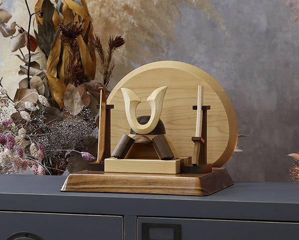 五月人形 WOODY 木製 無垢材の兜 muku (むく) 立体大鍬形 弓・太刀 高級木材使用台屏風セット 詳細画像 WOODY 五月人形 木製 無垢材の兜 muku (むく) 立体大鍬形 弓・太刀 高級木材使用台屏風セット 詳細画像