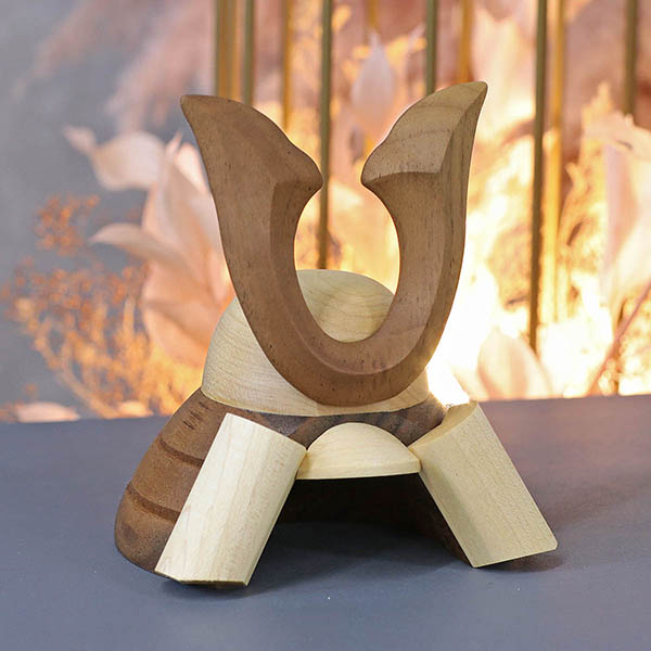 WOODY　 五月人形　木製 無垢材の兜 muku （むく） 立体大鍬形 弓・太刀 高級木材使用台屏風セット　詳細画像