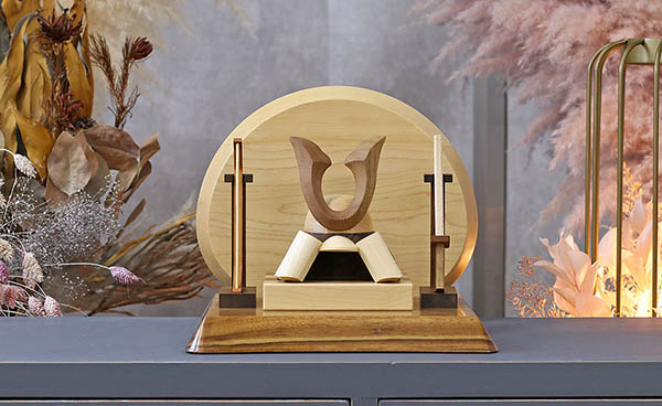 WOODY　 五月人形　木製 無垢材の兜 muku （むく） 立体大鍬形 弓・太刀 高級木材使用台屏風セット　詳細画像