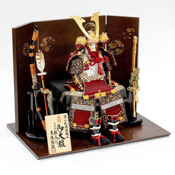 吉徳　 五月人形　雄山作 正絹茜絲縅 鎧飾り　詳細画像
