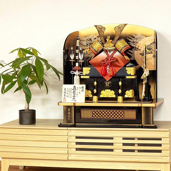 五月人形 吉徳 正絹赤絲縅 飛龍之兜 高床台飾り 詳細画像 吉徳 五月人形 正絹赤絲縅 飛龍之兜 高床台飾り 詳細画像