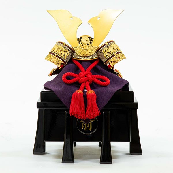 五月人形 吉徳 正絹赤絲縅 純金箔押兜 兜飾り 詳細画像 吉徳 五月人形 正絹赤絲縅 純金箔押兜 兜飾り 詳細画像