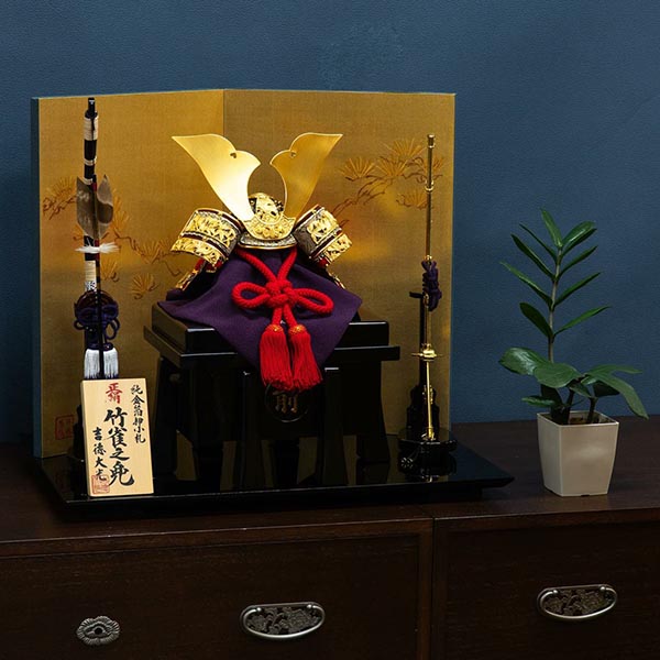 五月人形 吉徳 正絹赤絲縅 純金箔押兜 兜飾り 詳細画像 吉徳 五月人形 正絹赤絲縅 純金箔押兜 兜飾り 詳細画像