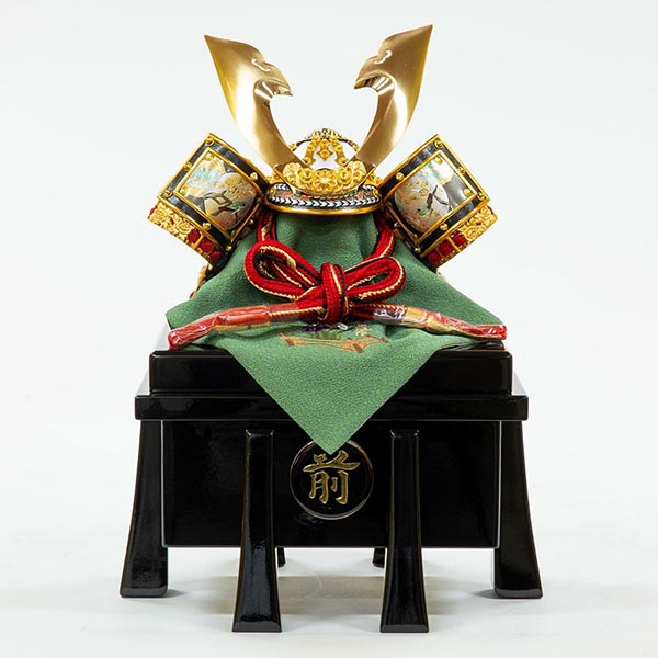 吉徳　 五月人形　玉鳳作 正絹白紺段縅 兜飾り 　詳細画像