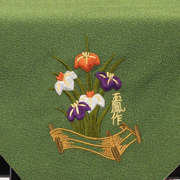 吉徳　 五月人形　玉鳳作 正絹白紺段縅 兜飾り 　詳細画像